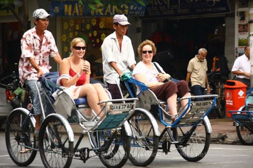Cyclo tour around Hanoi